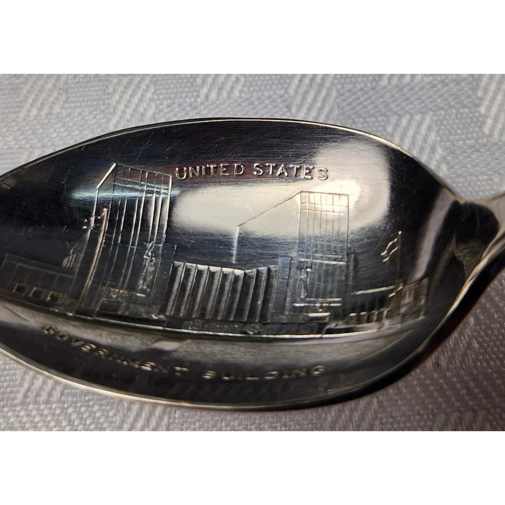 1939 New York World's Fair Silverplate spoon administration building Collectible